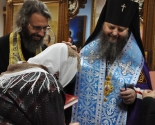 images/2013/Arhiepiskop_Guriy_posetil_patsientov_minskogo_onkodispanserarn.jpg