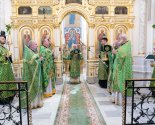 images/2026/V_prazdnik_Svyatogo_Duha_Mitropolit_Veniamin_vozglavil_prestolniy2318559.jpg