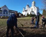 images/2025/Sotsialnie_masterskie_prinyali_uchastie_v_oblagoragivanii_territorii9117005.jpg